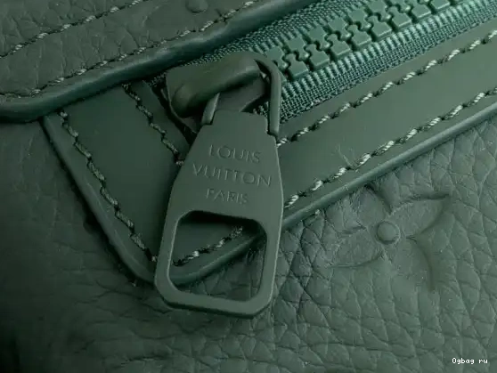 S-Cape LOUIS Messenger-28*16*10cm VUITTON 0619